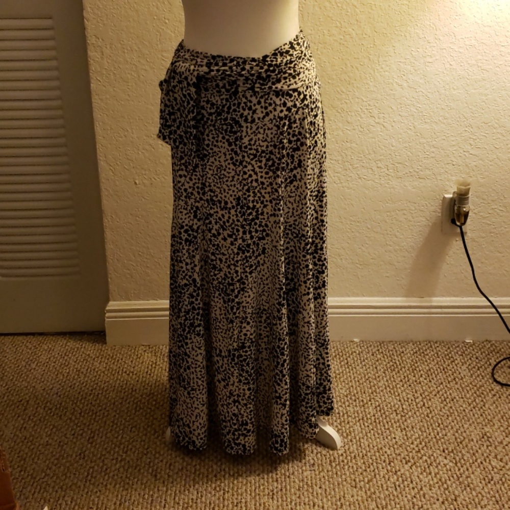 Flowing long skirt 34 inches long.